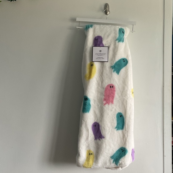 Halloween Storehouse Oversized Faux Fur Throw - Picture 1 of 8